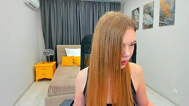 Snapshot of Strawberrye chatting on 03/13/25, 11:30 Strawberrye online show from 03/13/25, 11:30