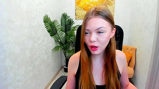 Snapshot of Strawberrye chatting on 03/22/25, 11:42 Strawberrye online show from 03/22/25, 11:42