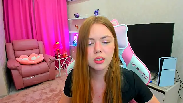 Snapshot of Strawberrye chatting on 09/10/25, 03:28 Strawberrye online show from 09/10/25, 03:28