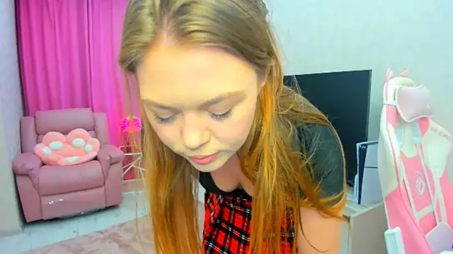 Snapshot of Strawberrye chatting on 10/03/25, 03:36 Strawberrye online show from 10/03/25, 03:36