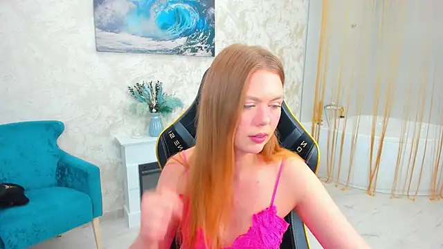 Snapshot of Strawberrye chatting on 10/04/25, 03:26 Strawberrye online show from 10/04/25, 03:26