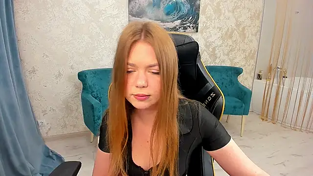 Snapshot of Strawberrye chatting on 10/20/25, 03:40 Strawberrye online show from 10/20/25, 03:40