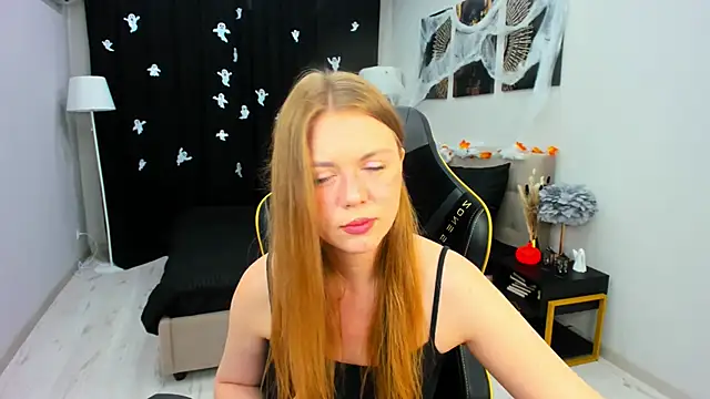 Snapshot of Strawberrye chatting on 10/28/25, 04:38 Strawberrye online show from 10/28/25, 04:38