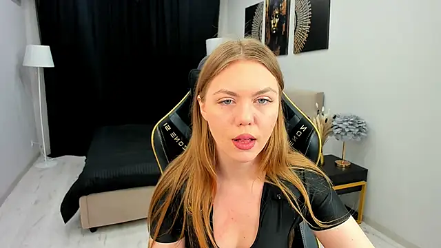 Snapshot of Strawberrye chatting on 11/26/25, 03:29 Strawberrye online show from 11/26/25, 03:29