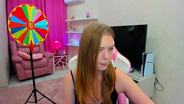 Snapshot of Strawberrye chatting on 12/05/25, 03:26 Strawberrye online show from 12/05/25, 03:26