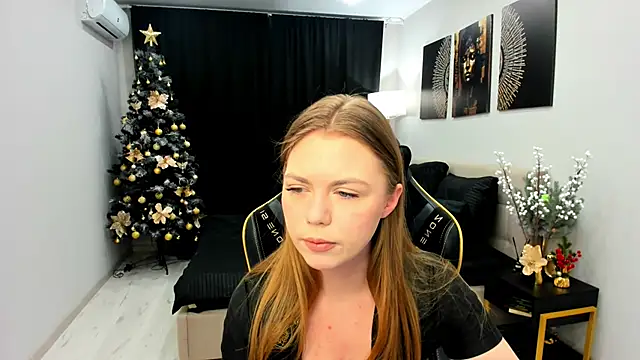 Snapshot of Strawberrye chatting on 12/16/25, 03:22 Strawberrye online show from 12/16/25, 03:22