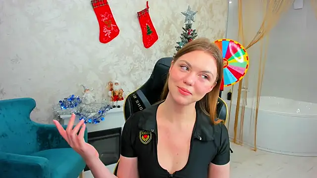 Strawberrye online show from 12/21/25, 03:35