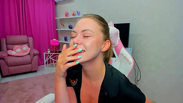 Strawberrye online show from 02/06/26, 03:22