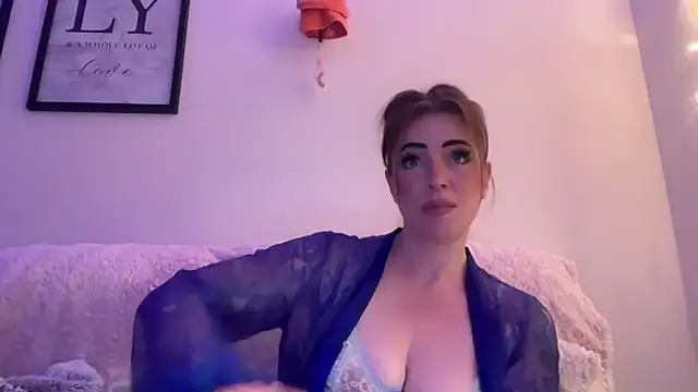 Snapshot of EmilyBlue chatting on 04/23/26, 08:11 EmilyBlue online show from 04/23/26, 08:11