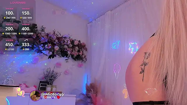 Snapshot of Mia_Mi_ chatting on 02/25/25, 09:20 Mia Mi online show from 02/25/25, 09:20