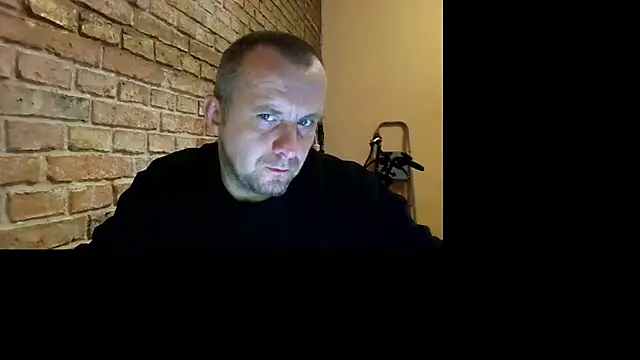 Snapshot of MrWhitePL chatting on 11/03/25, 06:31 MrWhitePL online show from 11/03/25, 06:31