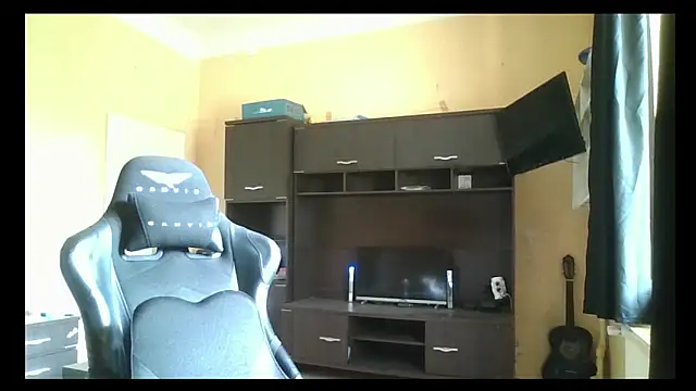 Snapshot of MrWhitePL chatting on 06/05/26, 07:25 MrWhitePL online show from 06/05/26, 07:25