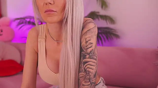 Snapshot of fallingangel chatting on 03/05/25, 09:16 fallingangel online show from 03/05/25, 09:16