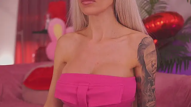 Snapshot of fallingangel chatting on 12/02/25, 08:08 fallingangel online show from 12/02/25, 08:08