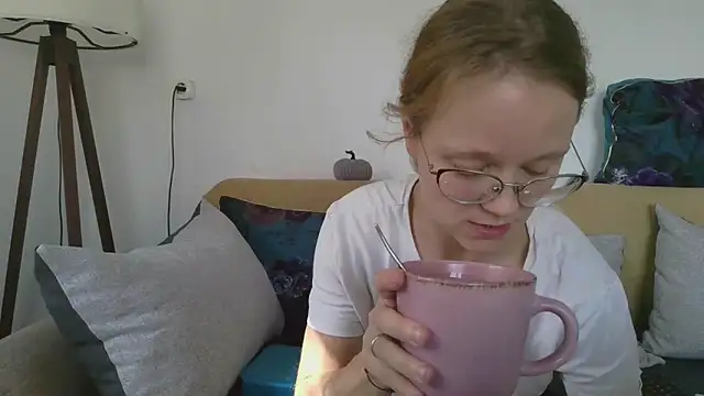 Snapshot of little-leni chatting on 10/23/25, 09:52 little-leni online show from 10/23/25, 09:52