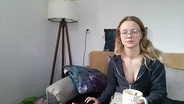 little-leni online show from 11/25/25, 11:21