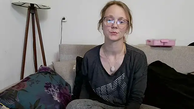 little-leni online show from 03/17/26, 08:12