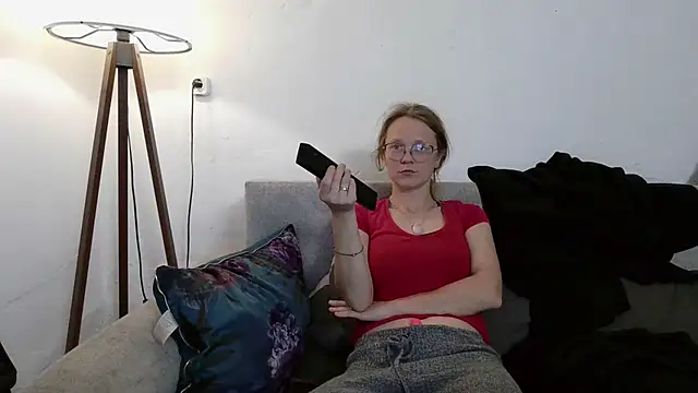 little-leni online show from 04/24/26, 08:33