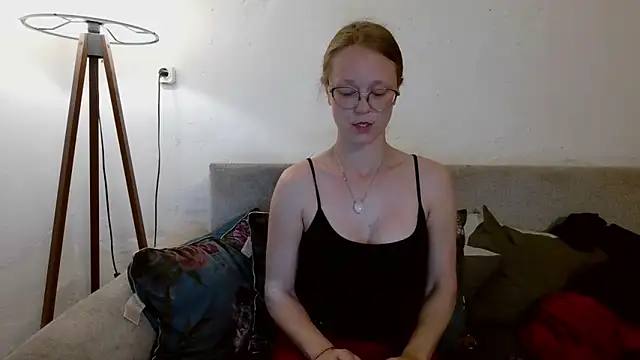 little-leni online show from 04/25/26, 08:06