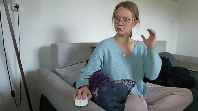 little-leni online show from 04/28/26, 07:02