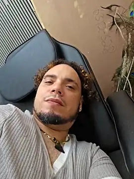 latinoflpr online show from 04/30/26, 08:15