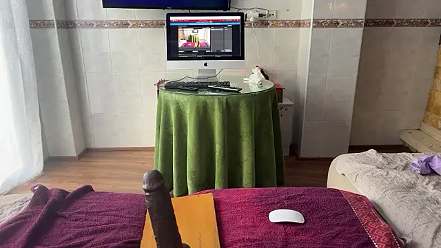 Snapshot of pinkgirls18 chatting on 12/22/24, 09:22 pinkgirls18 online show from 12/22/24, 09:22