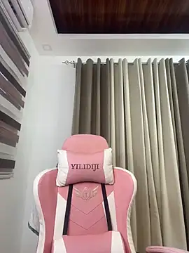 Snapshot of Bombshell_Ashy chatting on 01/22/25, 07:25 Bombshell Ashy online show from 01/22/25, 07:25