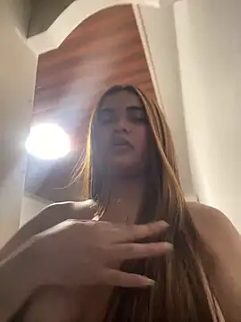 Snapshot of Bombshell_Ashy chatting on 02/06/25, 06:18 Bombshell Ashy online show from 02/06/25, 06:18