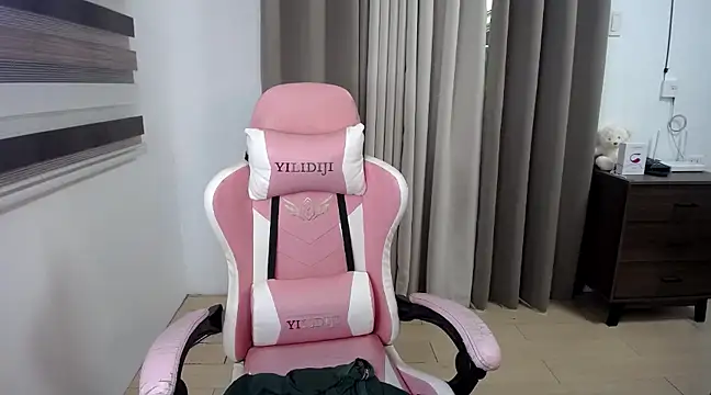 Snapshot of Bombshell_Ashy chatting on 02/26/25, 11:59 Bombshell Ashy online show from 02/26/25, 11:59