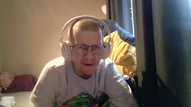 David250692 online show from 11/28/25, 09:45