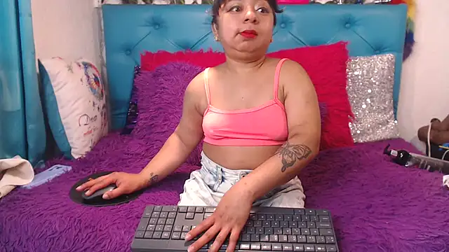 SARAWILLS online show from 04/23/26, 02:19