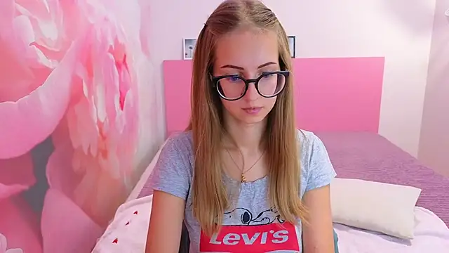 AliceAdams online show from 09/22/25, 06:15