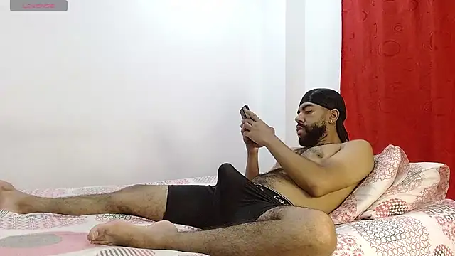 Snapshot of Aroon_Stonne chatting on 02/08/25, 01:22 Aroon Stonne online show from 02/08/25, 01:22