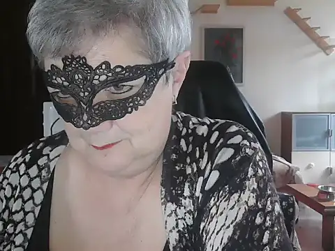 Snapshot of simona60 chatting on 05/15/26, 01:18 simona60 online show from 05/15/26, 01:18