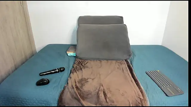 AmeliPonce online show from 04/20/26, 01:47