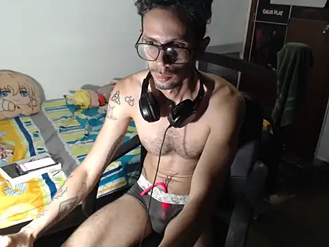 Snapshot of alisterxxx chatting on 07/22/26, 02:58 alisterxxx online show from 07/22/26, 02:58