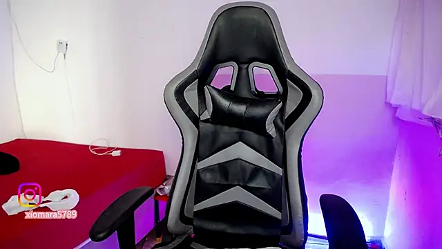 Snapshot of ninatiny chatting on 12/27/24, 02:33 ninatiny online show from 12/27/24, 02:33