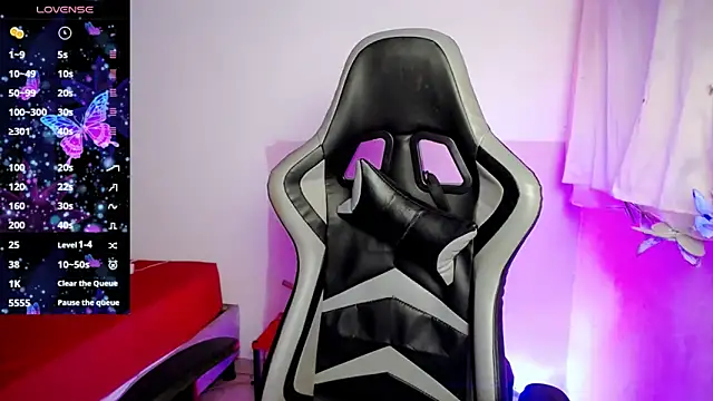 Snapshot of ninatiny chatting on 01/08/25, 09:32 ninatiny online show from 01/08/25, 09:32