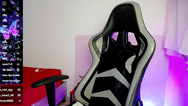 Snapshot of ninatiny chatting on 01/11/25, 12:50 ninatiny online show from 01/11/25, 12:50