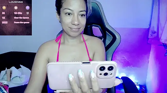 Snapshot of ninatiny chatting on 02/02/25, 01:08 ninatiny online show from 02/02/25, 01:08