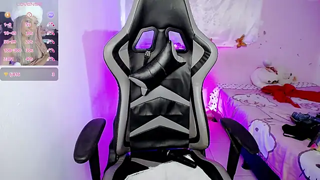 Snapshot of ninatiny chatting on 03/17/25, 02:12 ninatiny online show from 03/17/25, 02:12