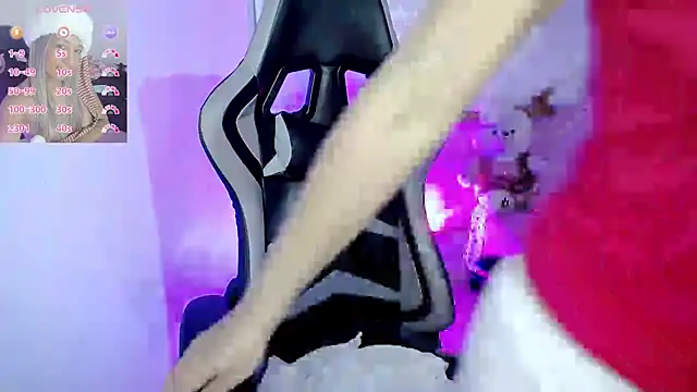 Snapshot of ninatiny chatting on 03/21/25, 10:50 ninatiny online show from 03/21/25, 10:50