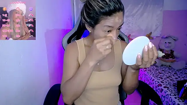 Snapshot of ninatiny chatting on 09/12/25, 09:42 ninatiny online show from 09/12/25, 09:42