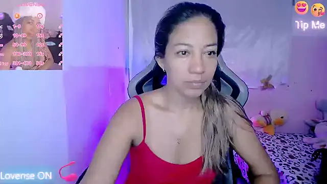 Snapshot of ninatiny chatting on 09/23/25, 09:34 ninatiny online show from 09/23/25, 09:34