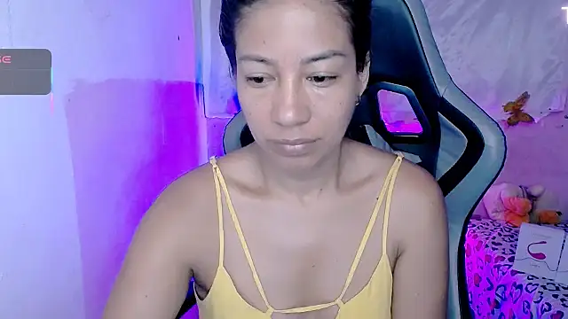 Snapshot of ninatiny chatting on 10/06/25, 10:56 ninatiny online show from 10/06/25, 10:56