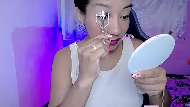 Snapshot of ninatiny chatting on 10/27/25, 09:57 ninatiny online show from 10/27/25, 09:57