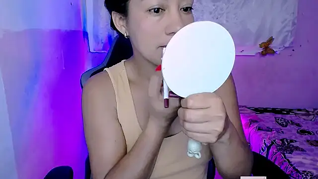 Snapshot of ninatiny chatting on 10/29/25, 09:33 ninatiny online show from 10/29/25, 09:33