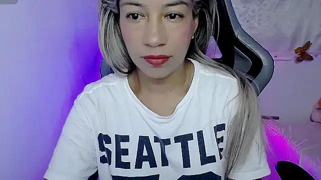 Snapshot of ninatiny chatting on 11/07/25, 09:42 ninatiny online show from 11/07/25, 09:42