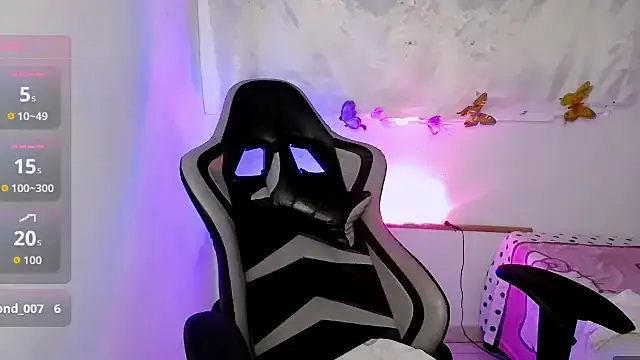 Snapshot of ninatiny chatting on 11/18/25, 09:25 ninatiny online show from 11/18/25, 09:25