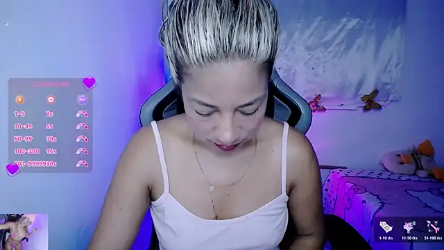 Snapshot of ninatiny chatting on 11/23/25, 10:26 ninatiny online show from 11/23/25, 10:26